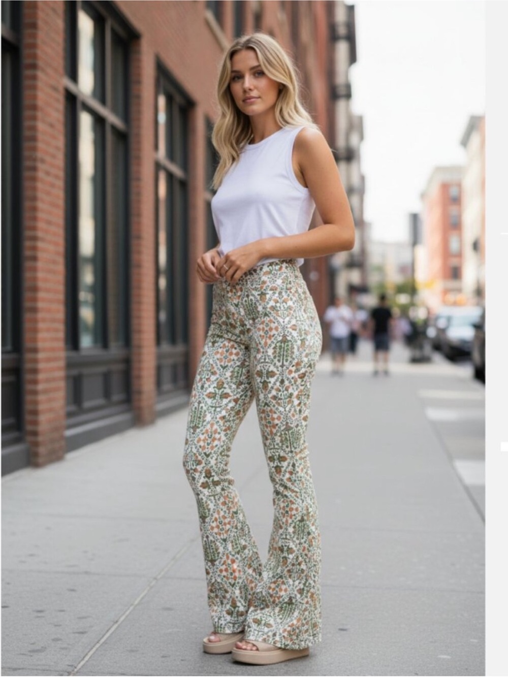 New Wrangler High Rise Fierce Flare Jeans in Green Vintage Garden Size 12/31 - Picture 1 of 11